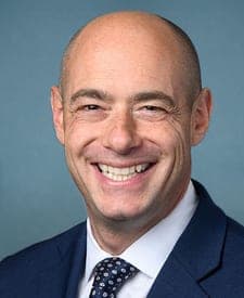 Official portrait of Greg Landsman, U.S. Representative for Ohio's 1st District